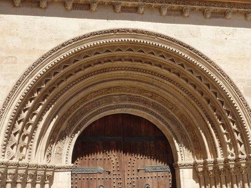 Doorway on the NE side of Cathedral of Val&egrave;ncia.